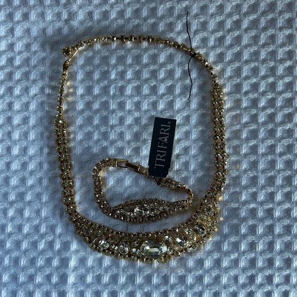 Trifari Gold tone and Crystal Necklace Set - Picture 1 of 15